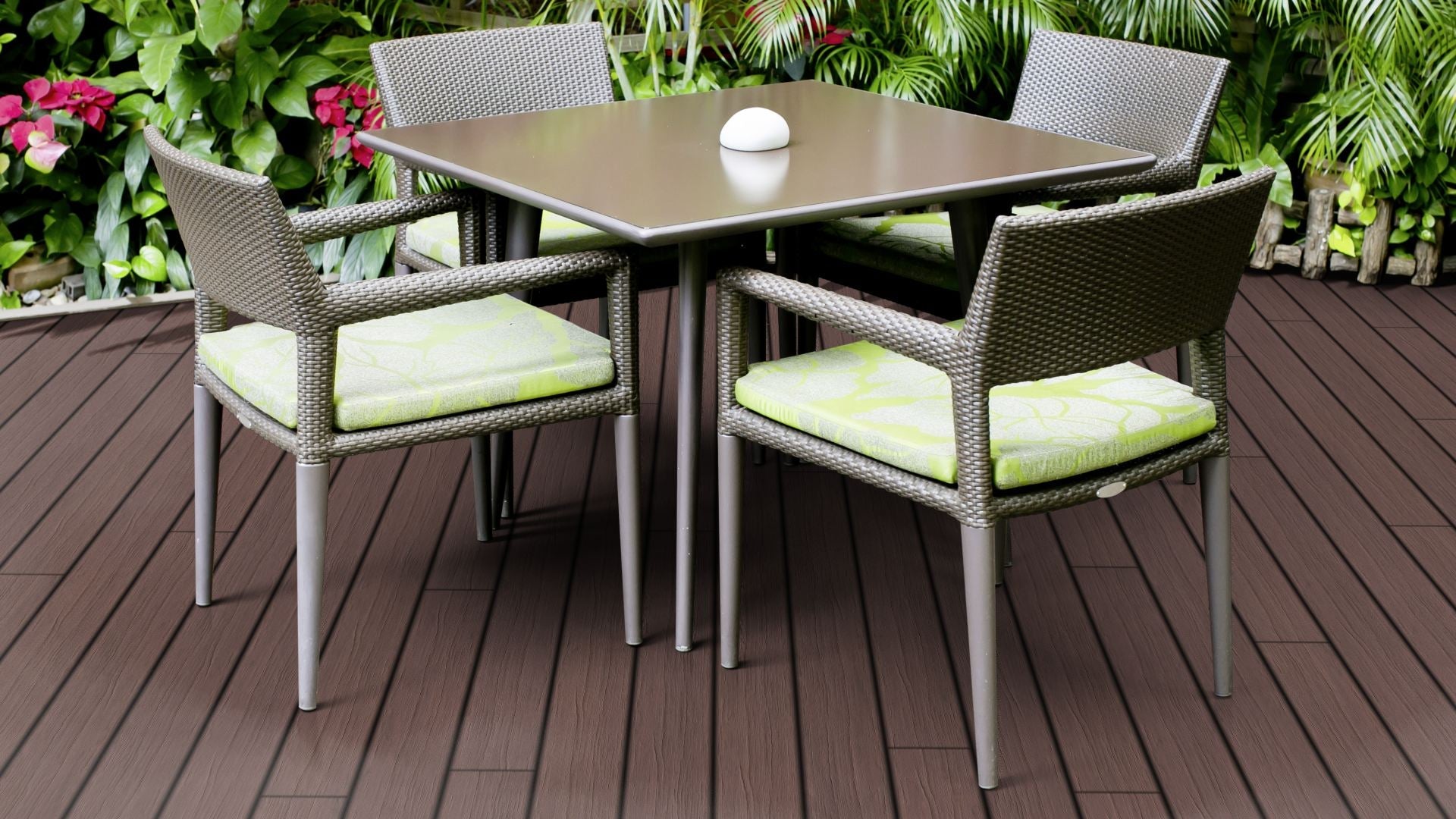 Terrasse winterfest machen: Holz- und WPC-Dielen richtig auf Herbst und Winter vorbereiten